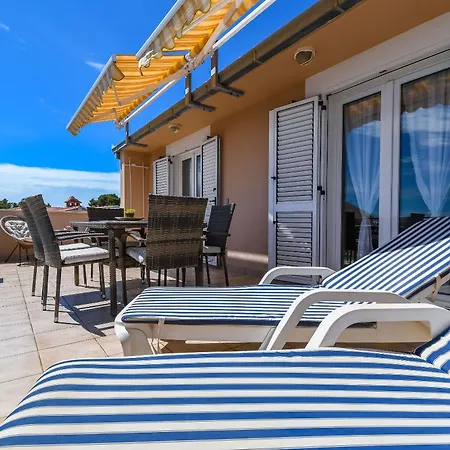 Neda Apartament *