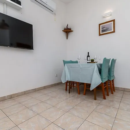 Neda Apartmán Trogir
